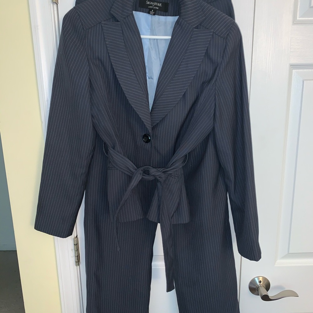 Three piece suit - Picture 7 of 10